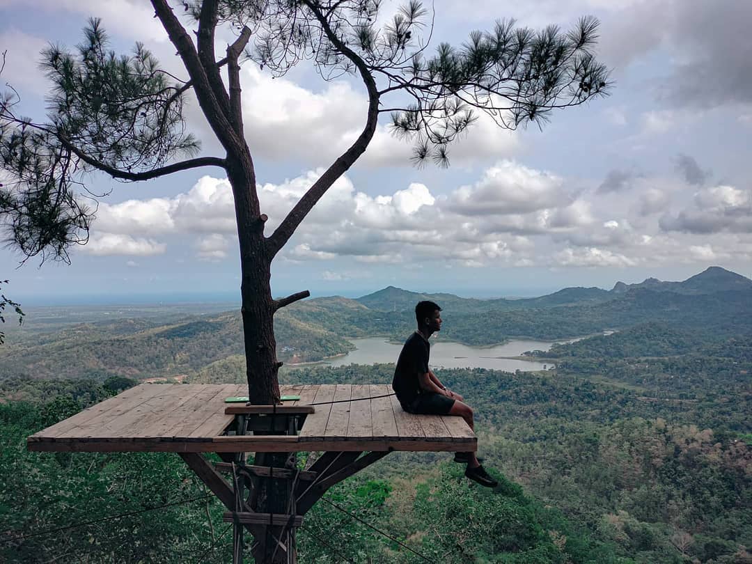 Wisata Alam Kalibiru (sumber: @wonderful.kulonprogo on Instagram)