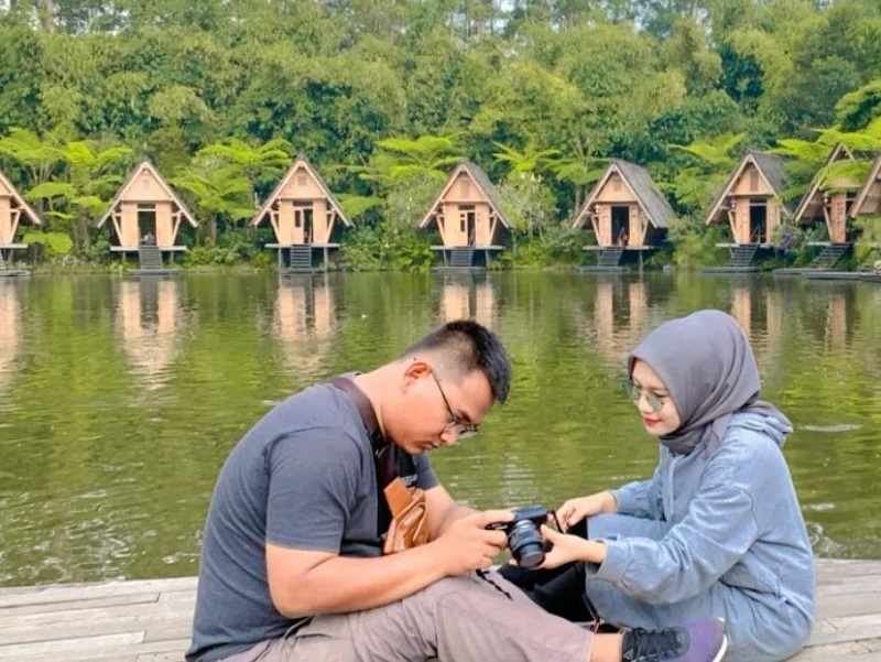 Jam Buka & Alamat Dusun Bambu Lembang (sumber - @amaysweet on Instagram)